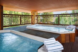 Spa - NO EXTRA FEES! 2br Sleeps 6 Ski In/ Out on Peak 9- hot tubs, shuttle, spa, etc! (Breckenridge)