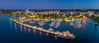 🌆 539 Bay St Downtown Lakeview Condo | 301W - Waterfront, Free Parking, Moments from festival grounds