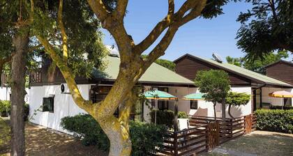 Bungalow mit Klimaanlage, Internet, Garten und Pool