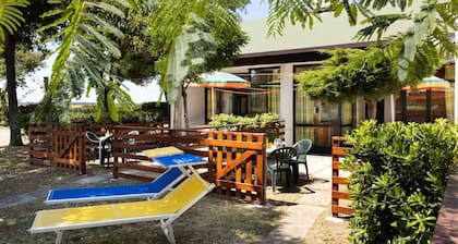 Bungalow with air conditioning, internet, garden and pool