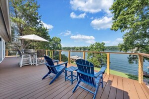 Property grounds - Lakeside Sunsets - Private Dock, Hot Tub & Firepit (Moneta)