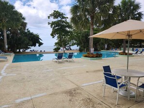 حمّام سباحة خارجي