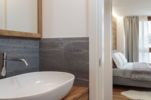 Bathroom - New apartment with mountain views, private garage, and ski lifts within walking distance (Breuil Cervinia)