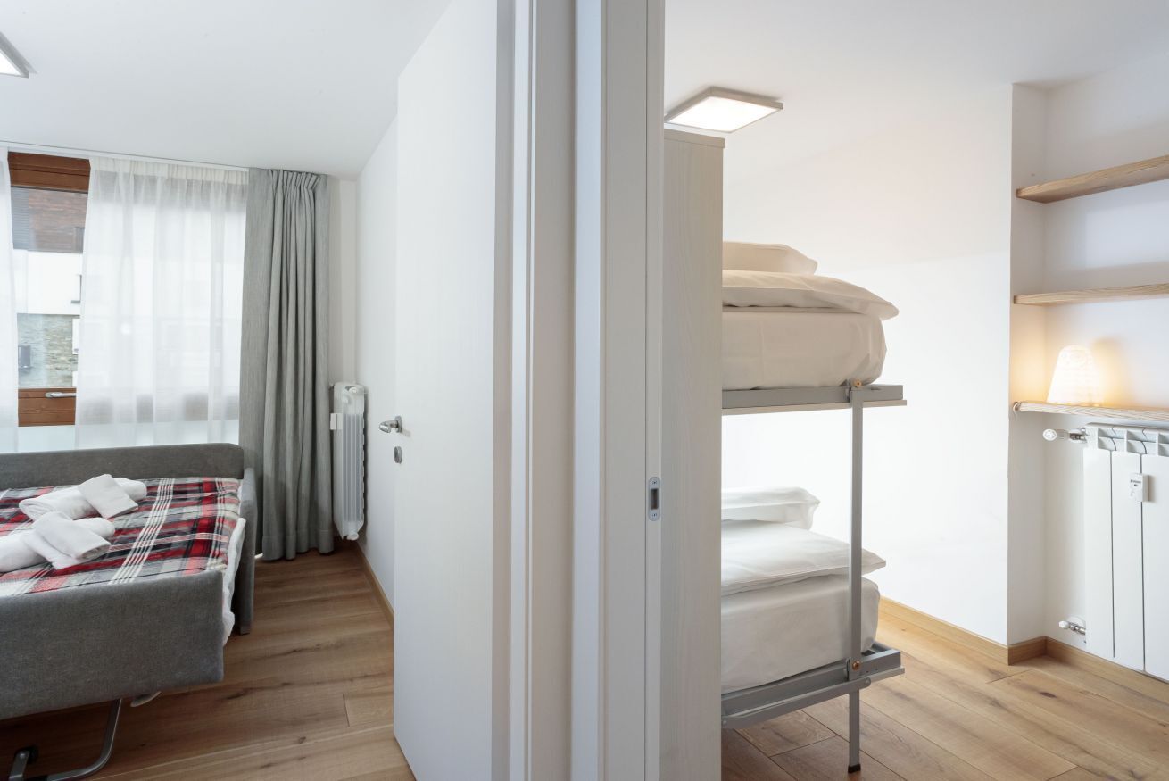 3 habitaciones, tabla de planchar con plancha, wifi y ropa de cama 