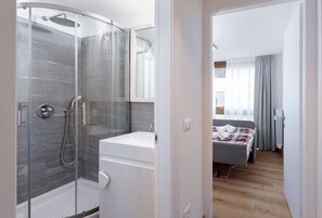 Shower, hair dryer, bidet - New apartment overlooking mountain, private garage, walking distance lifts (Breuil Cervinia)