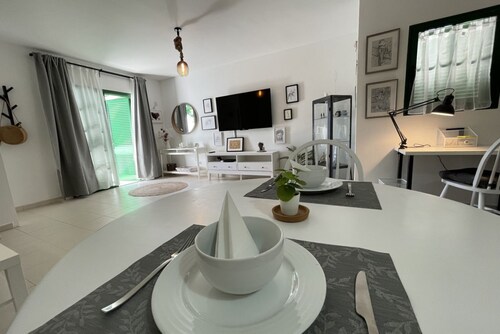 Buganvilla house, super wifi, sunny terrace