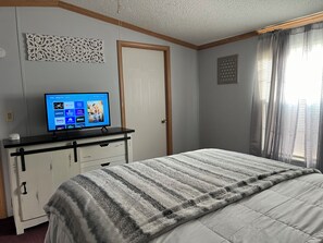 3 bedrooms, desk, iron/ironing board, free WiFi