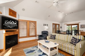 TV, fireplace