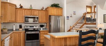 Seas The Day: Private Hot Tub, Amazing Sunsets, Village Beach Club amenities!