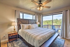 4 bedrooms, desk, free WiFi, bed sheets