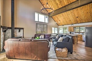 Smart TV, fireplace, ping pong