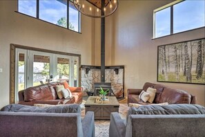 Smart TV, fireplace, table tennis