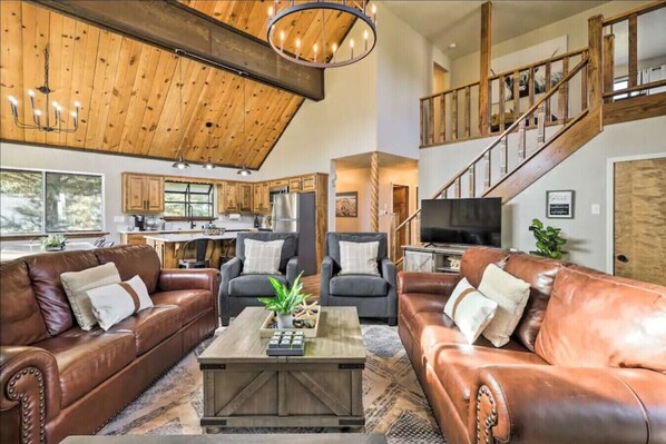 Smart TV, fireplace, table tennis