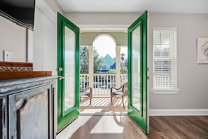 Interior - Emerald Seahorse * Golf Cart Included & Private Pool (Destin)