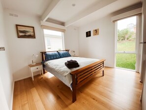 4 bedrooms - 55 Vista Drive Mallacoota (Mallacoota)