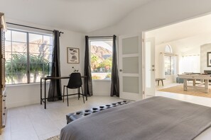 6 bedrooms, desk, iron/ironing board, travel crib