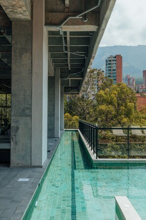 Outdoor pool, a heated pool - ¡AC-300mb-L Terrace-Deluxe Jacuzzi- Wake 316! (Medellín)