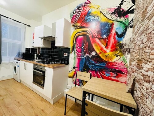 London Luxury Apartments with Jacuzzi Hot tub & Sauna