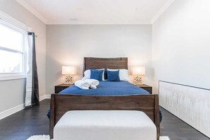 5 habitaciones, tabla de planchar con plancha y wifi gratis 