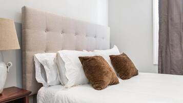 5 bedrooms, iron/ironing board, free WiFi, bed sheets