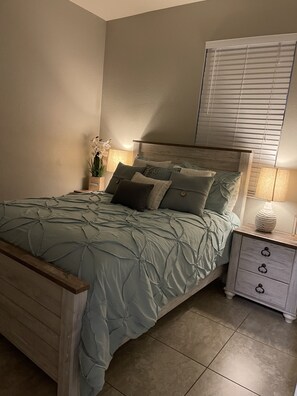 3 bedrooms, desk, iron/ironing board, free WiFi