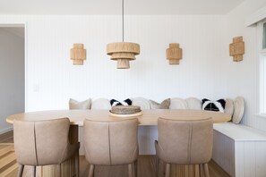 Dining - Peninsula Luxurious beach house (Rosebud)