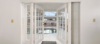 Close to Diney World/Golf Club/UCF/10 Guest/Pool/Laundry