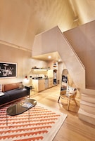 Smart TV, fireplace