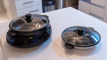 Fridge, microwave, stovetop, cookware/dishes/utensils