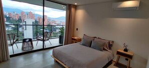 3 bedrooms, in-room safe, iron/ironing board, WiFi