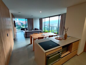 Interior - El Poblado, Medellín - Private Hot Tub & Balcony - 3BR - View - Wake 1111! (Medellín)