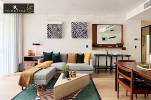 TV, stereo, offices - The Brass Banana Summ (Petersham)