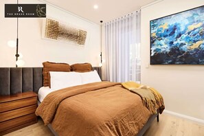 1 slaapkamer, een bureau, een strijkplank/strijkijzer, wifi