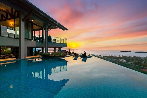 Villa Skyfall 8-bedroom with Private Cinema