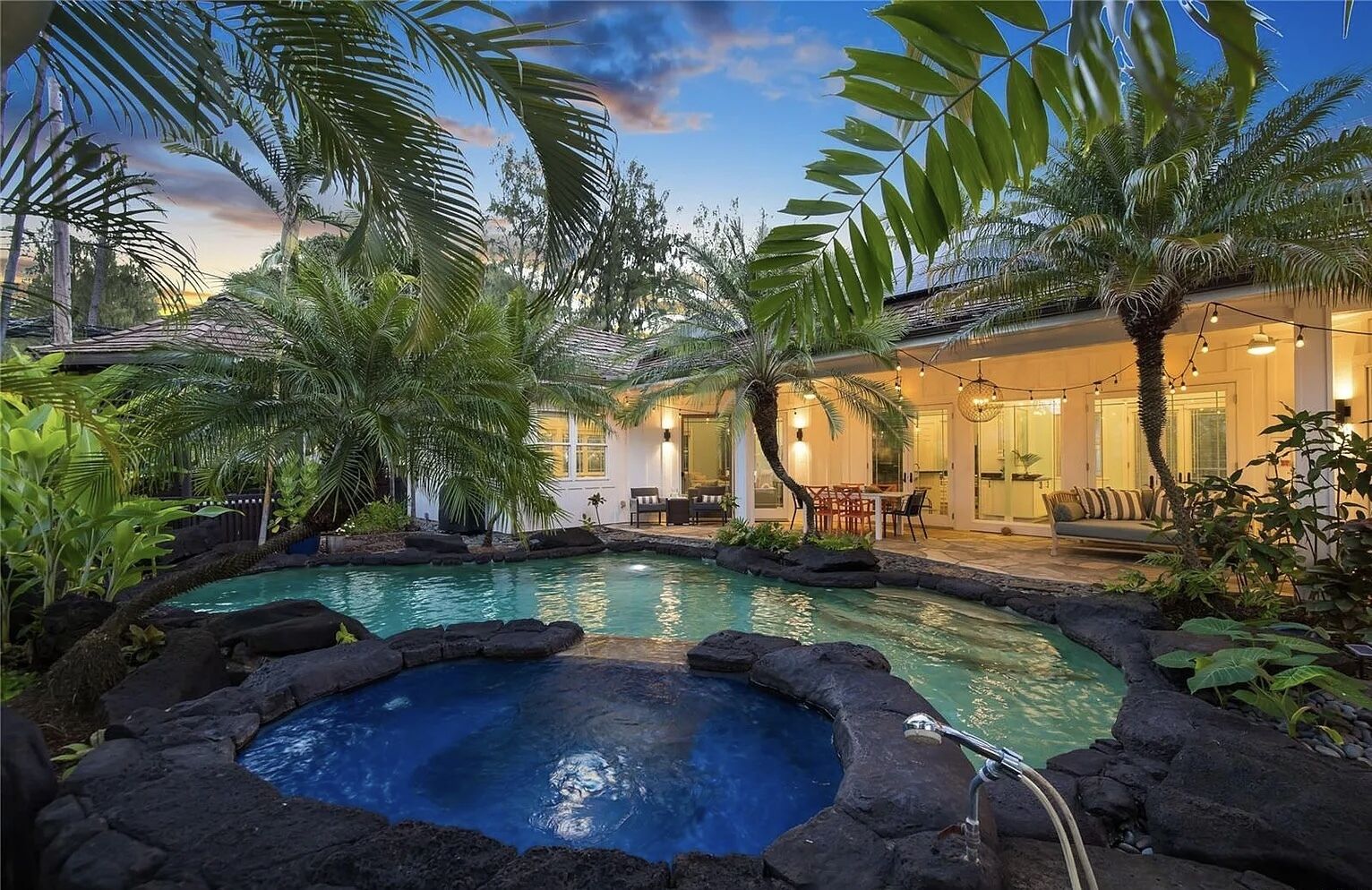 Steps from Kailua Beach, heated pool, spa, gazebo, AC,  NO CLEANING FEE!