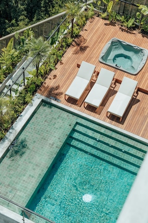 Outdoor pool, a heated pool