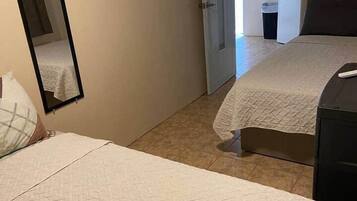 1 Schlafzimmer, Schreibtisch, BĂŒgeleisen/BĂŒgelbrett, kostenloses WLAN