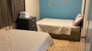 1 Schlafzimmer, Schreibtisch, BĂŒgeleisen/BĂŒgelbrett, kostenloses WLAN