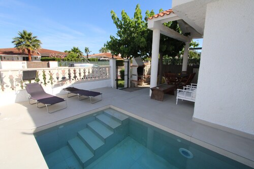 CASA GELTRU, Idéal pour vos vacances,proche de la mer,wifi gratuit,air climatisé en option,animeaux de compagnie autorisés,plage pour chiens