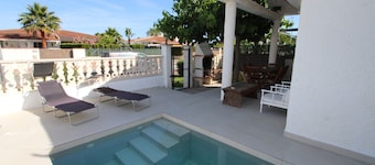 Casa Geltru, Ideal house for your holidays near the sea, free wifi, optional air conditioning, pets allowed, dog’s beach