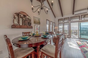 Estudio (3 Bedrooms) | Servicio de la propiedad