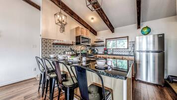 Studio (3 Bedrooms) | Property amenity