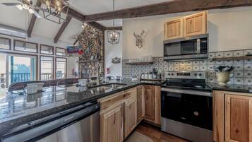 開放式客房 (3 Bedrooms) | 住宿設施服務