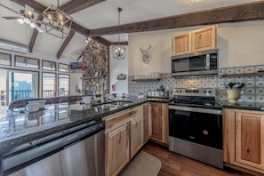 Studio (3 Bedrooms) | Property amenity