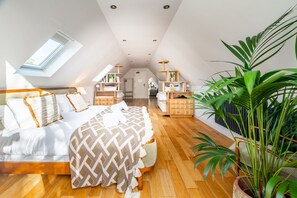 6 bedrooms, iron/ironing board, travel crib, internet - Primrose Farm Barn (14), Roughton, Norfolk (Roughton)