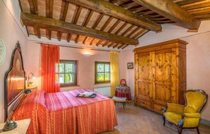 5 bedrooms, travel cot, free WiFi