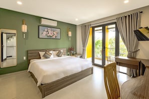 Habitación doble Deluxe, balcón | Ropa de cama de alta calidad, edredón y camas con efecto memoria 