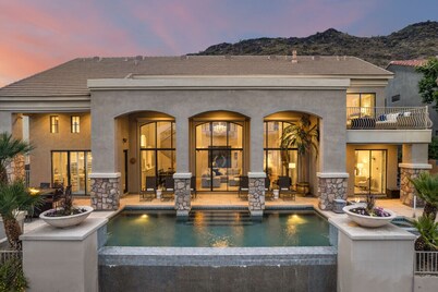 The Estate- Beautiful home with heated pool and pontoon boat.