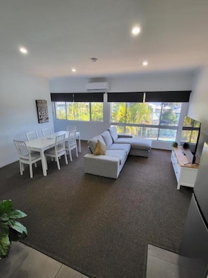 Living area - Central Motel Mooloolaba Apartments   (Mooloolaba)