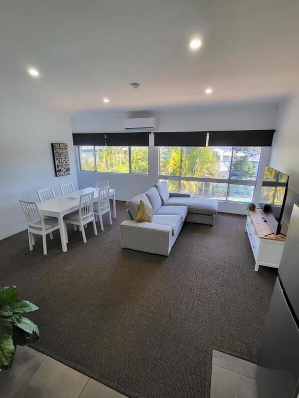 Apartment | Living area - Central Motel Mooloolaba Apartments (Mooloolaba)